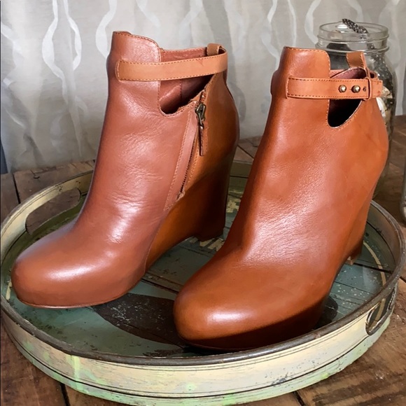 Cognac Booties - Picture 4 of 8